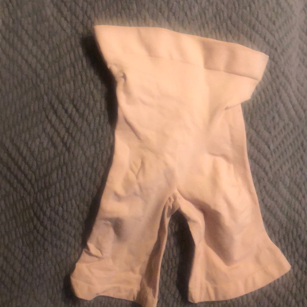 Skims NWOT never worn size is s/m